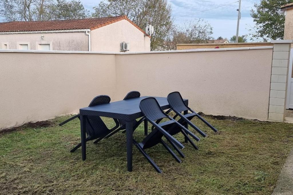 Belle Maison Climatisee Renovee Pac-Man Entre Collegues, Amis, Famille - Barbecue - Netflix - Prime - Baby Foot 50Cts Saint-Seurin-sur-l'Isle Экстерьер фото